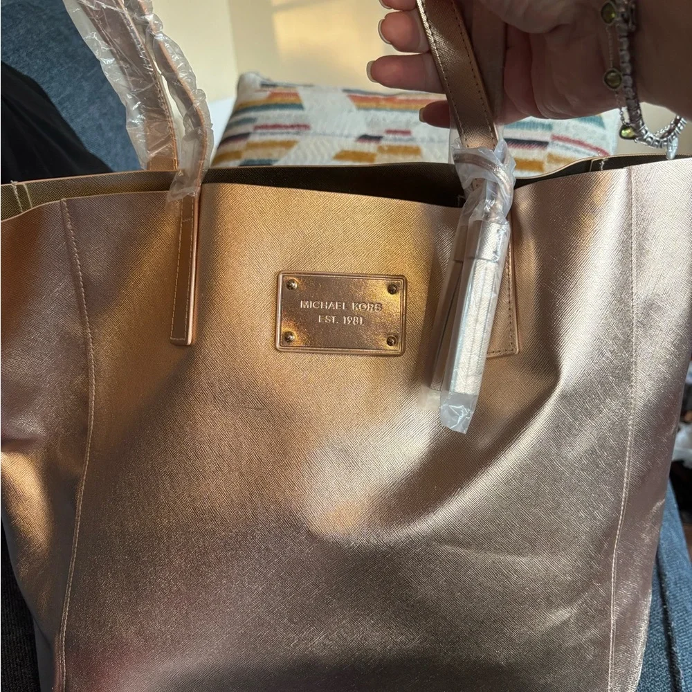 Michael Kors Rose Gold Leather Tassel Tote BRAND NEW NO CALL OUTS - Picture 2 of 16